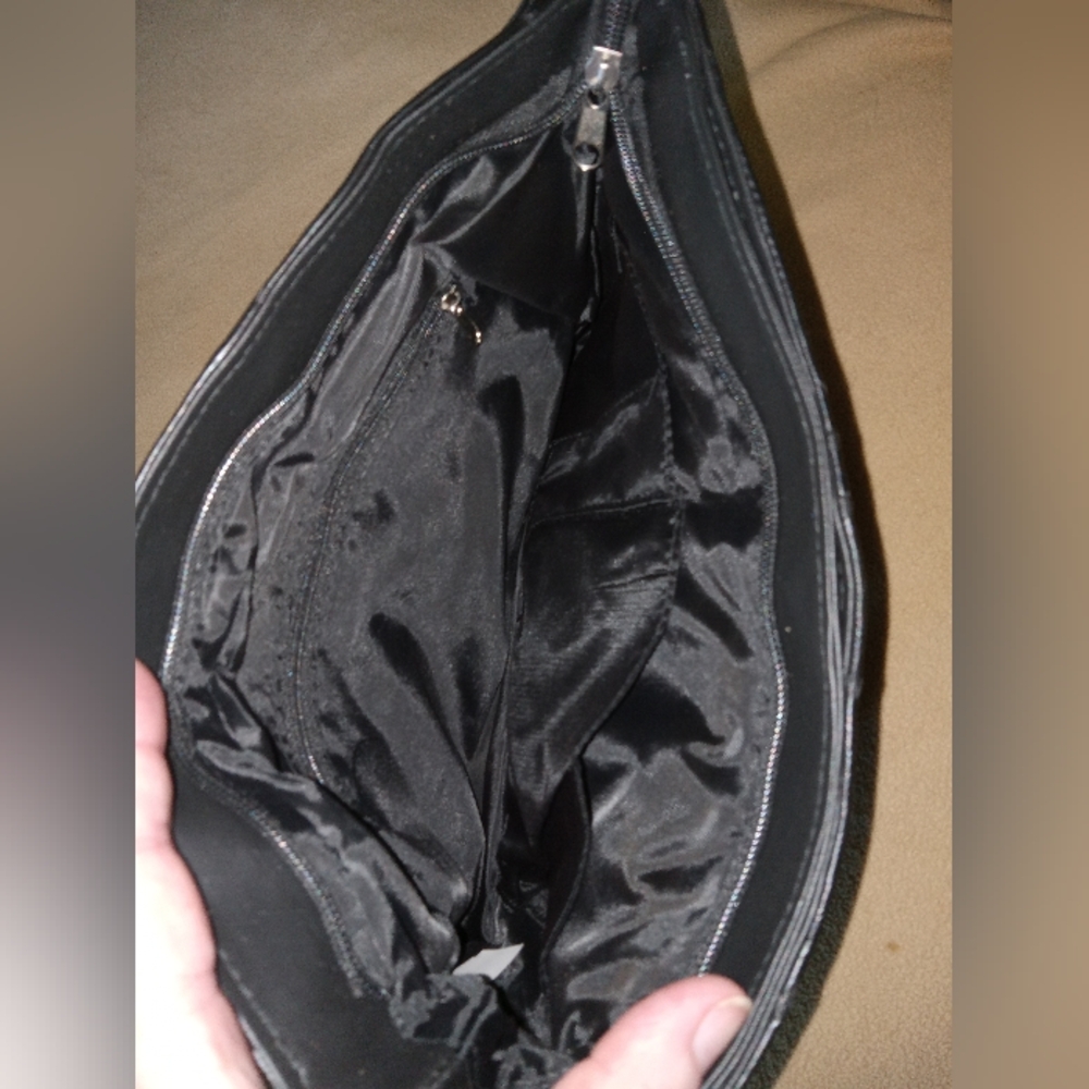 Basic Blk Purse - image 6